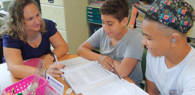 Recursos Multifuncionais auxiliam alunos com deficiência Recursos Multifuncionais auxiliam alunos com deficiência