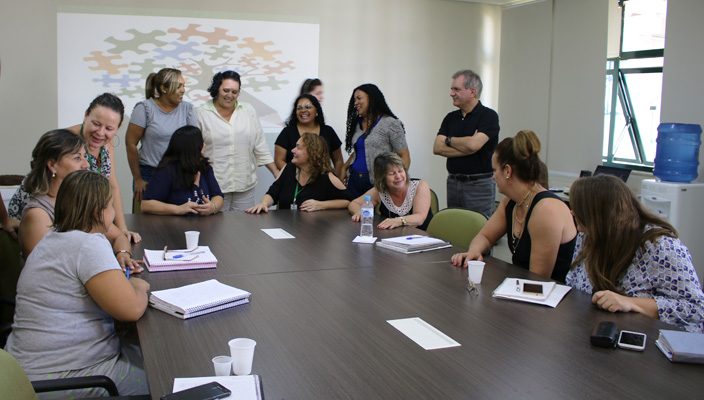 Troca de Saberes discute a aproximação junto às famílias nas instituições como instrumento para o desenvolvimento infantil Troca de Saberes discute a aproximação junto às famílias nas instituições como instrumento para o desenvolvimento infantil